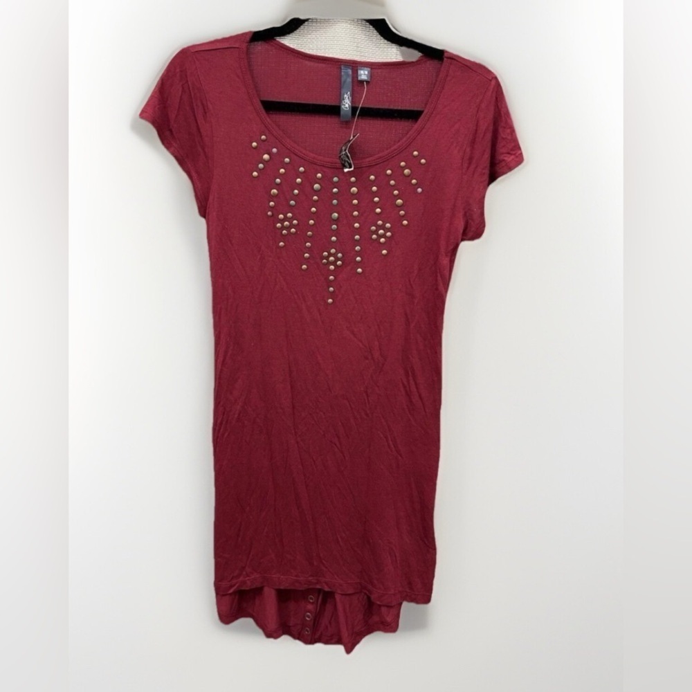 NWT Y2K Medium city streets T Shirt Studded Burgundy Cute stretchy Jersey top